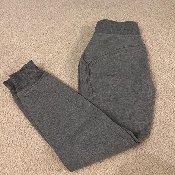 LULULEMON MID RISE GRAY SWEATS - Picture 4 of 4